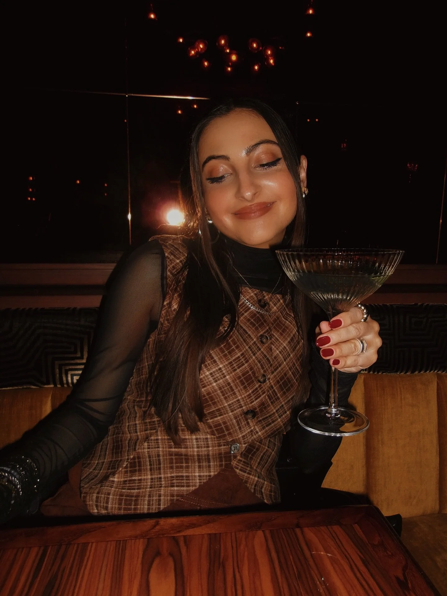 a little dinner; a little show ✖️🤎🪩🍂🍸💫✨ #KILLERQUEEN 
&bull;
&bull;
&bull;
&bull;
&bull;
&bull;
#nyceats #nycstyle #nycoutfits #winteroutfits2025 #falloutfits2025 #falloutfits #fall2025 #falloutfitideas #nycactivities #nyceeeeeats #nycresturants