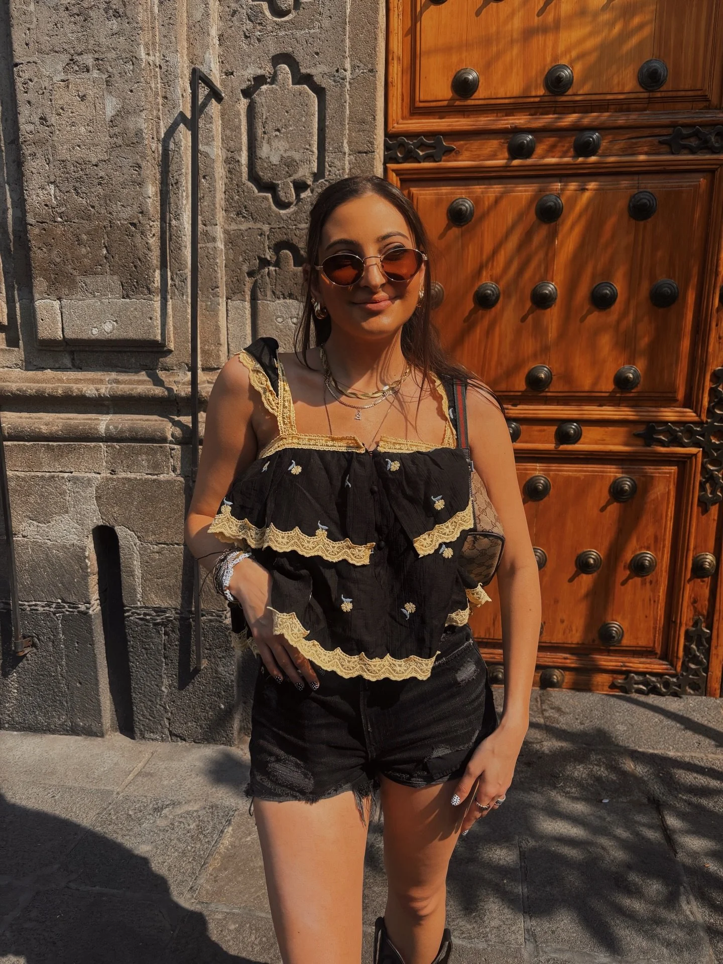 back in time in cdmx ✖️🤎🕰️☀️💫✨ #KILLERQUEEN 
&bull;
&bull;
&bull;
&bull;
&bull;
&bull;
&bull;
&bull;
#cdmx #mexicocityvibes #mexicocitystyle #traveloutfitinspo