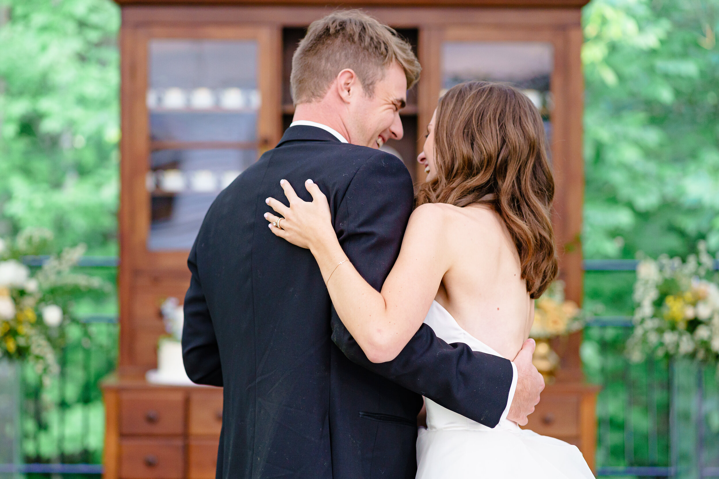 Classic newly weds sharing an intimate first dance