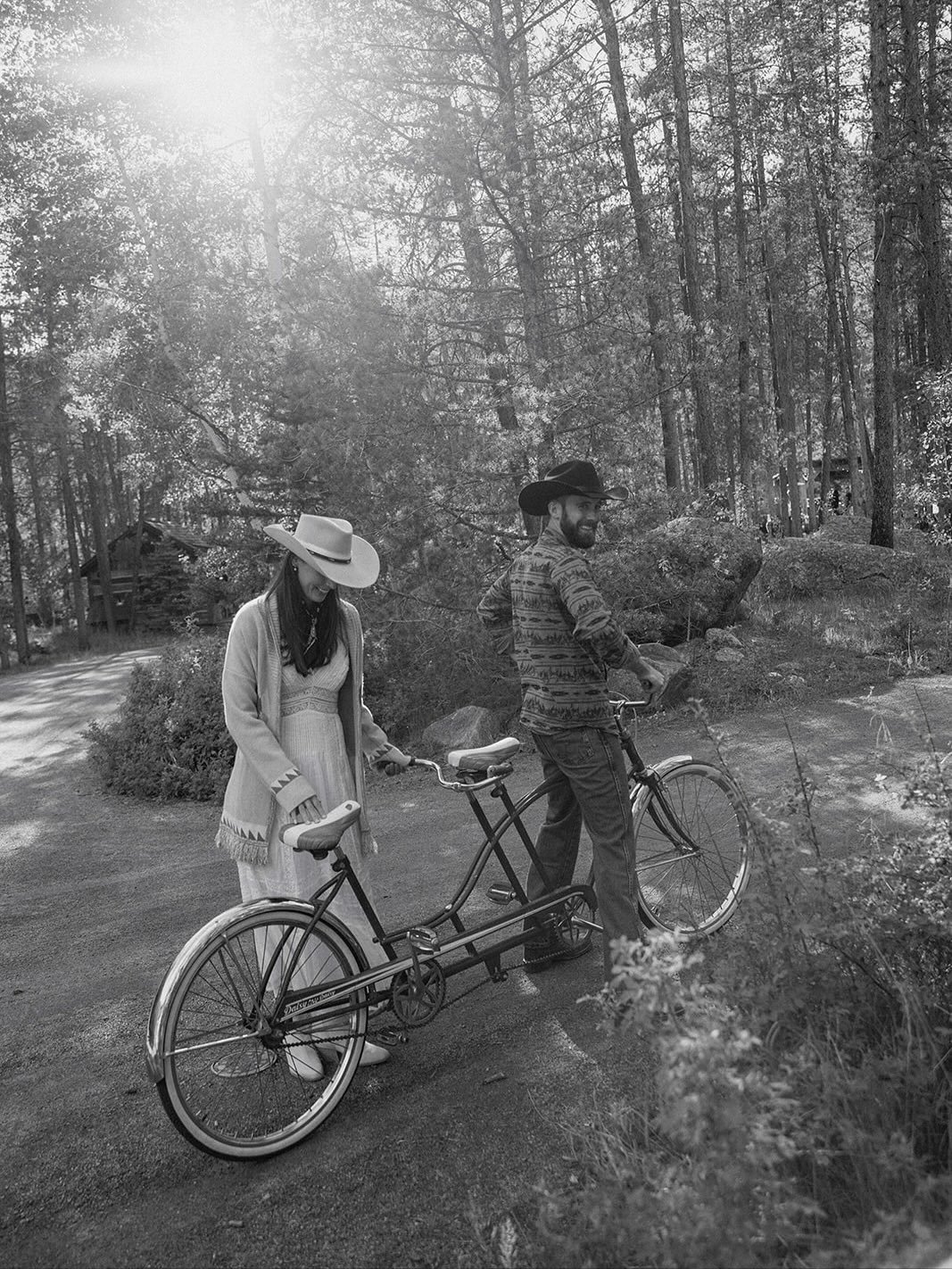 A perfectly intimate welcome BBQ at Taylor River Lodge. 

Planner &amp; Designer: @wildlycollective_ 
Venue &amp; Catering: @elevenexperience 
Photographer: @cedarandpines 
Floral Designer: @rbt_florals 
Music: @pizzylotkins 
Lounge: @luckypennyevent