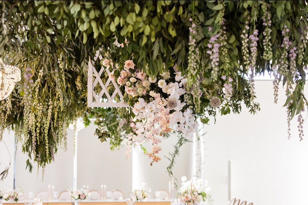 For Kelly &amp; Bhekimpatho 🎀

This overhead garden from Kelly &amp; Bhekimpatho&rsquo;s December wedding was such a beautiful day! Filled with lush foliage, luxurious flowers and garden trellises- the line between indoor &amp; outdoor was deceptive