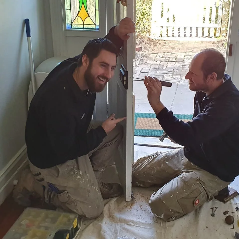 Classic carpentry lock to 140 door. Master Chris, Padawan Jordy.