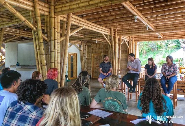 Very interesting visitors today from the team of Tourism department of the Municipality of Chone! 
Let&rsquo;s spread good ideas💡🚀🌎🙏🏽
&bull;
&bull;
#ecotourism #ecoinfrastructure #customerservice #internationalcollaboration
#regenerationfieldins