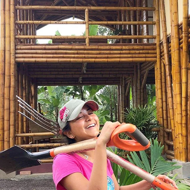 @raiisitatorres carrying some of the tools of the trade of #agroecology. 
Raisa is a bilingual environmental engineer who wears many hats for both RFI and @losarbolerosfarm: operations manager, accountant, communications, and in general looking out f