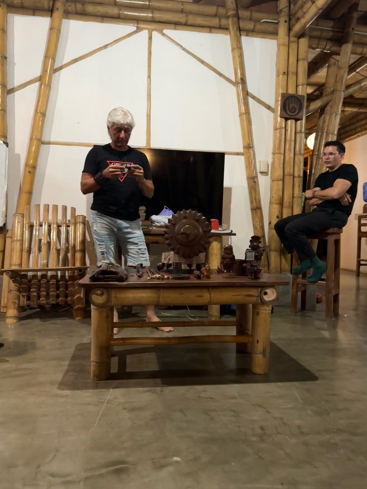 Meet Ricardo Alcivar aka the amazing Ecuadorian artist, storyteller, and historian ! 💚 

Ricardo preserves the culture of coastal Ecuador through his storytelling and hand carved wood art replicating Indigenous art/artifacts. 💚 Almost all of his wo