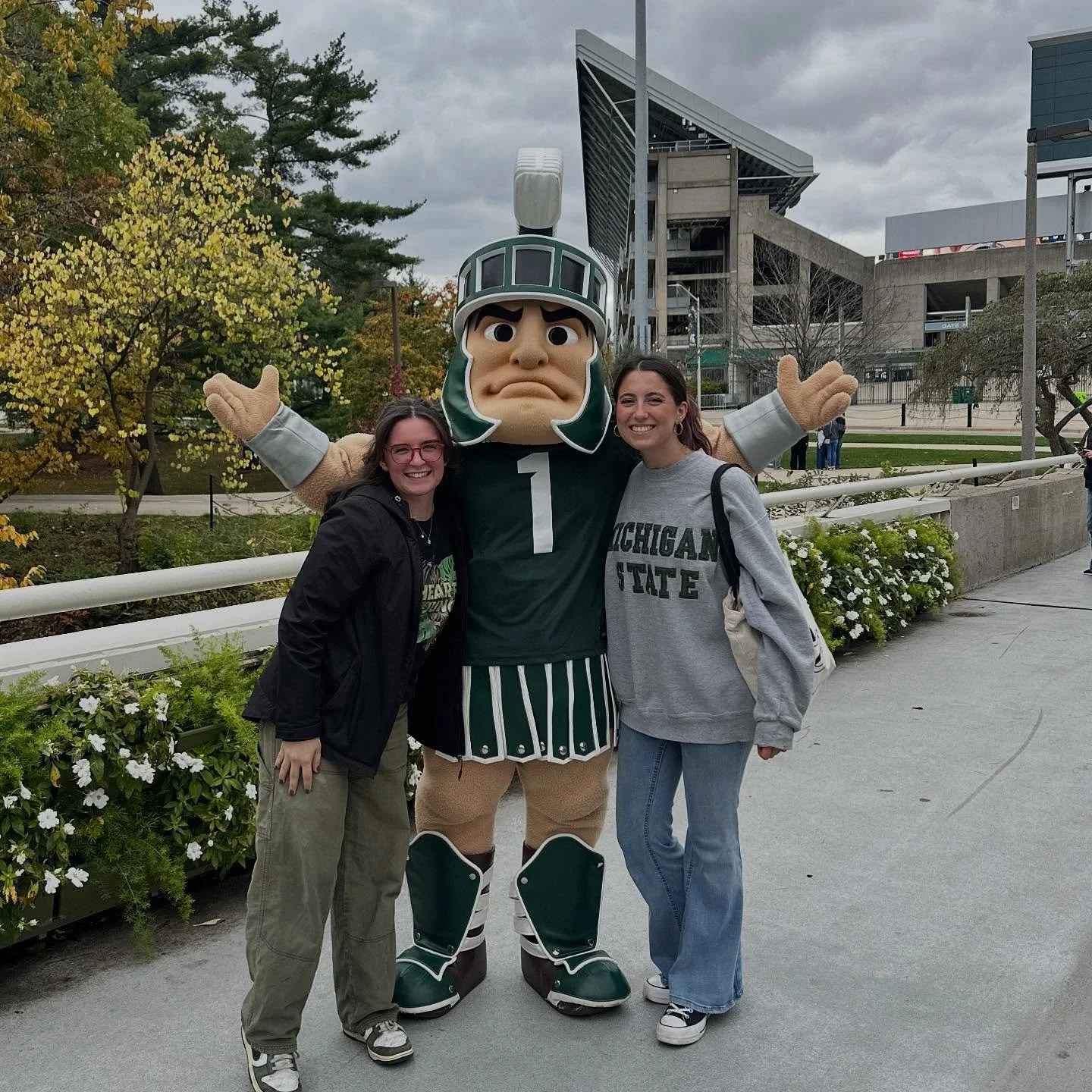 🤍💚GO GREEN💚🤍

Have a great game day, Spartans!!