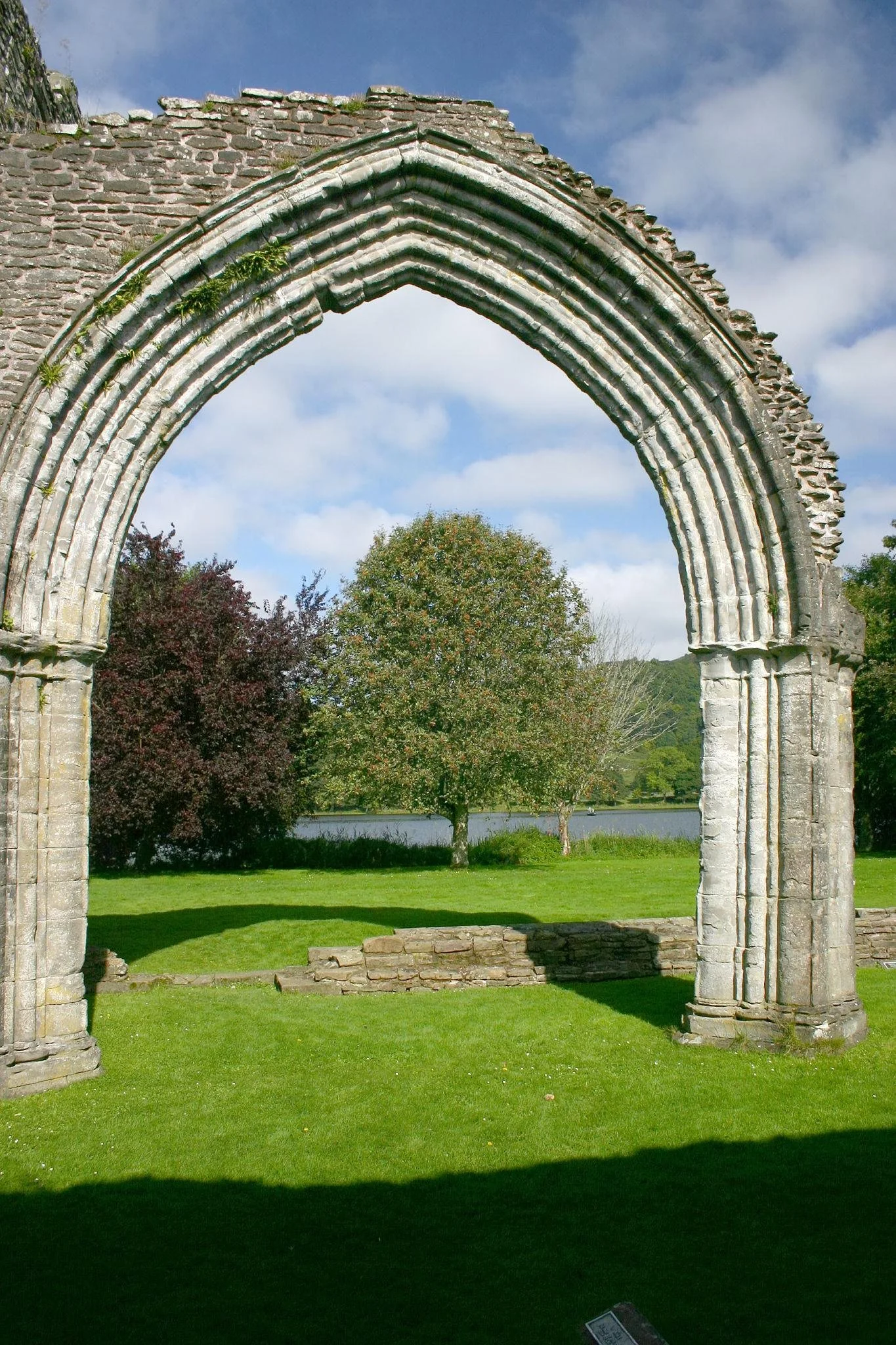 Inchmahome Priory 4.jpeg