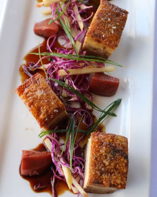 Delicious pork belly, with crispy outside and  juicy inside, it&rsquo;s the perfect dish 😍. Try this and so many more amazing dishes at Meze Me!  #porkbelly #quince #takeaway&nbsp;#takeawaycoffee&nbsp;#restaurantquality&nbsp;#catering&nbsp;#delivere