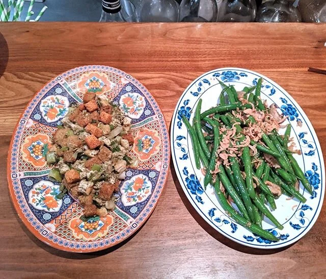 We miss doing pop up dinners so much, so here's a throwback to one of our faves: The 2019 Taiwanese Thanksgiving dinner, featuring oyster stuffing and glistening fresh green beans with fried shallots. Miss all your faces. In the meantime, y'all can s