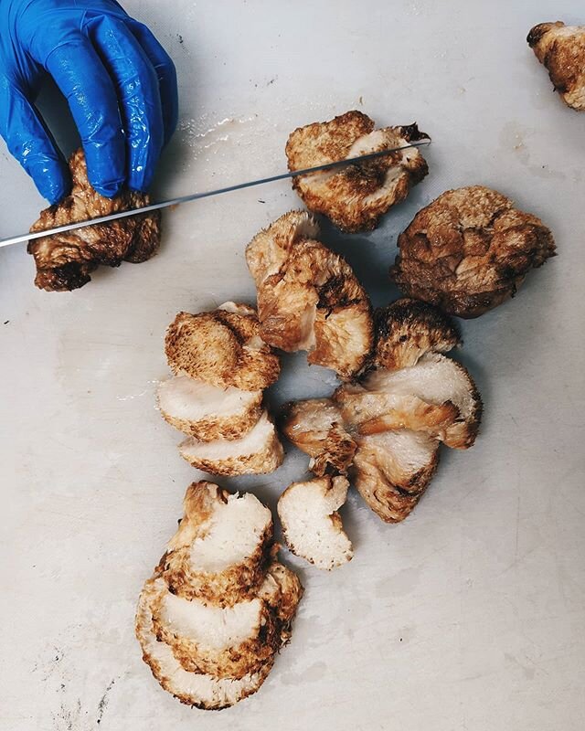 Chef Tiff meal kit prepping all day today. These are lion's mane mushrooms from @snovalleymushrooms and are for the vegetarian version of our Slack Season noodles! Pick up tomorrow at @plentyofclouds.sea from 11am to 2pm!
.
.⠀
BB6 aka Ba Ba Lio aka 八