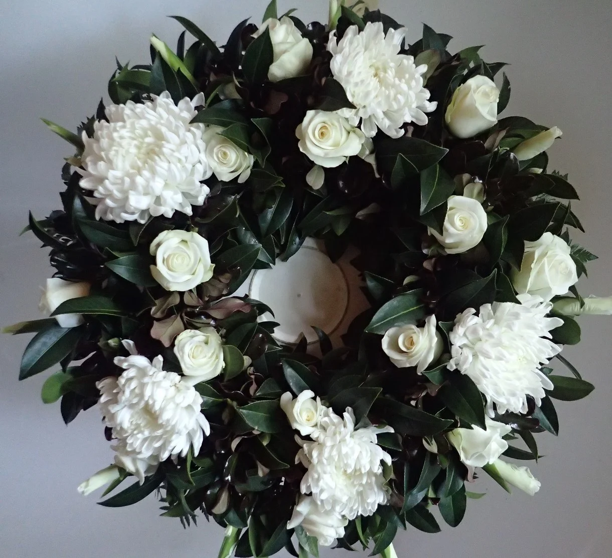 White-green-wreath-flowerpower-northland