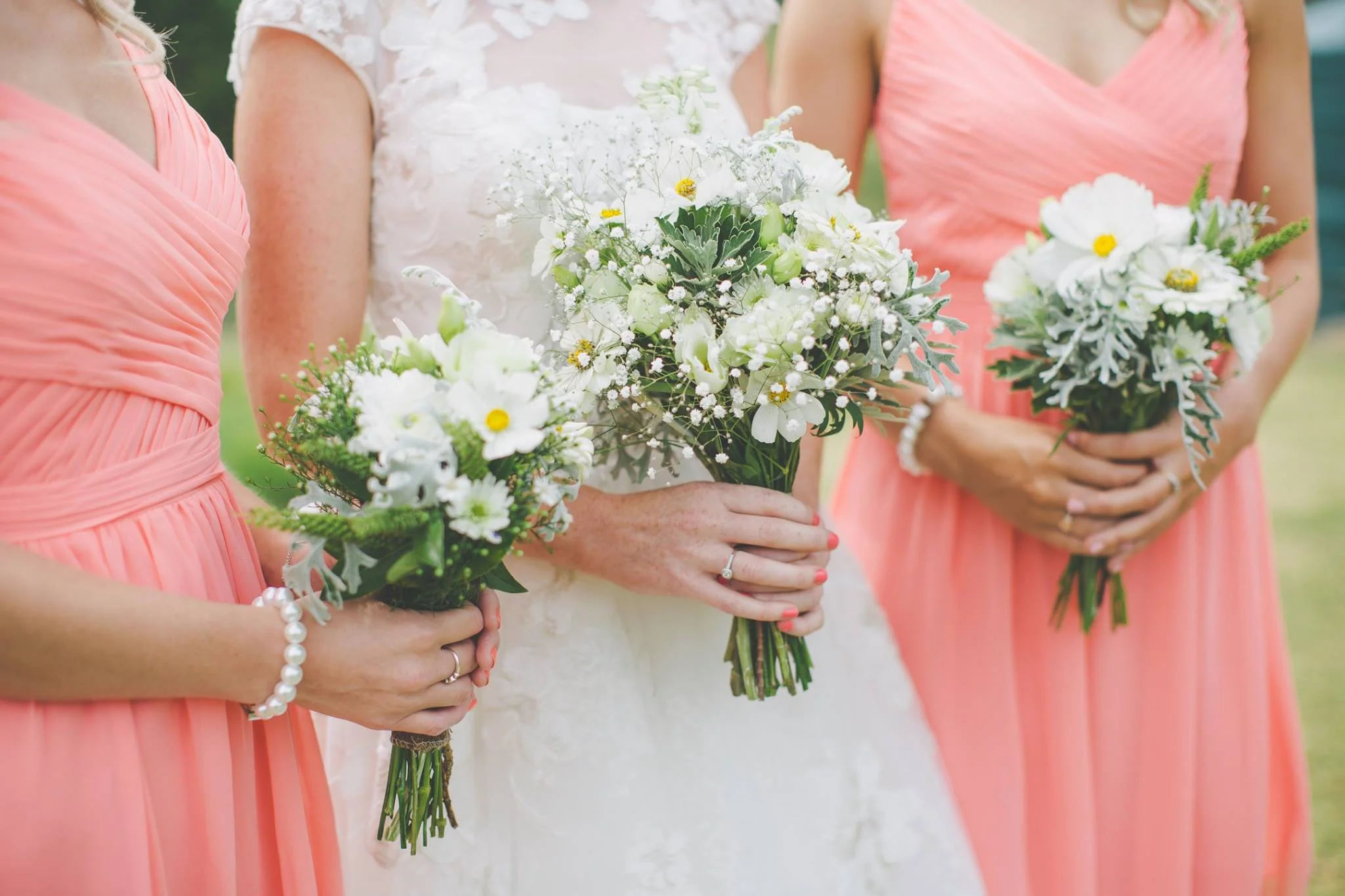 Bridesmaids-and-bride-flower-bouquets-flowerpower-northland