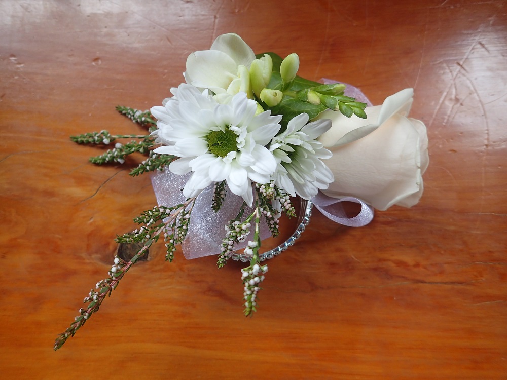 White-corsage-wedding-flowerpower-northland