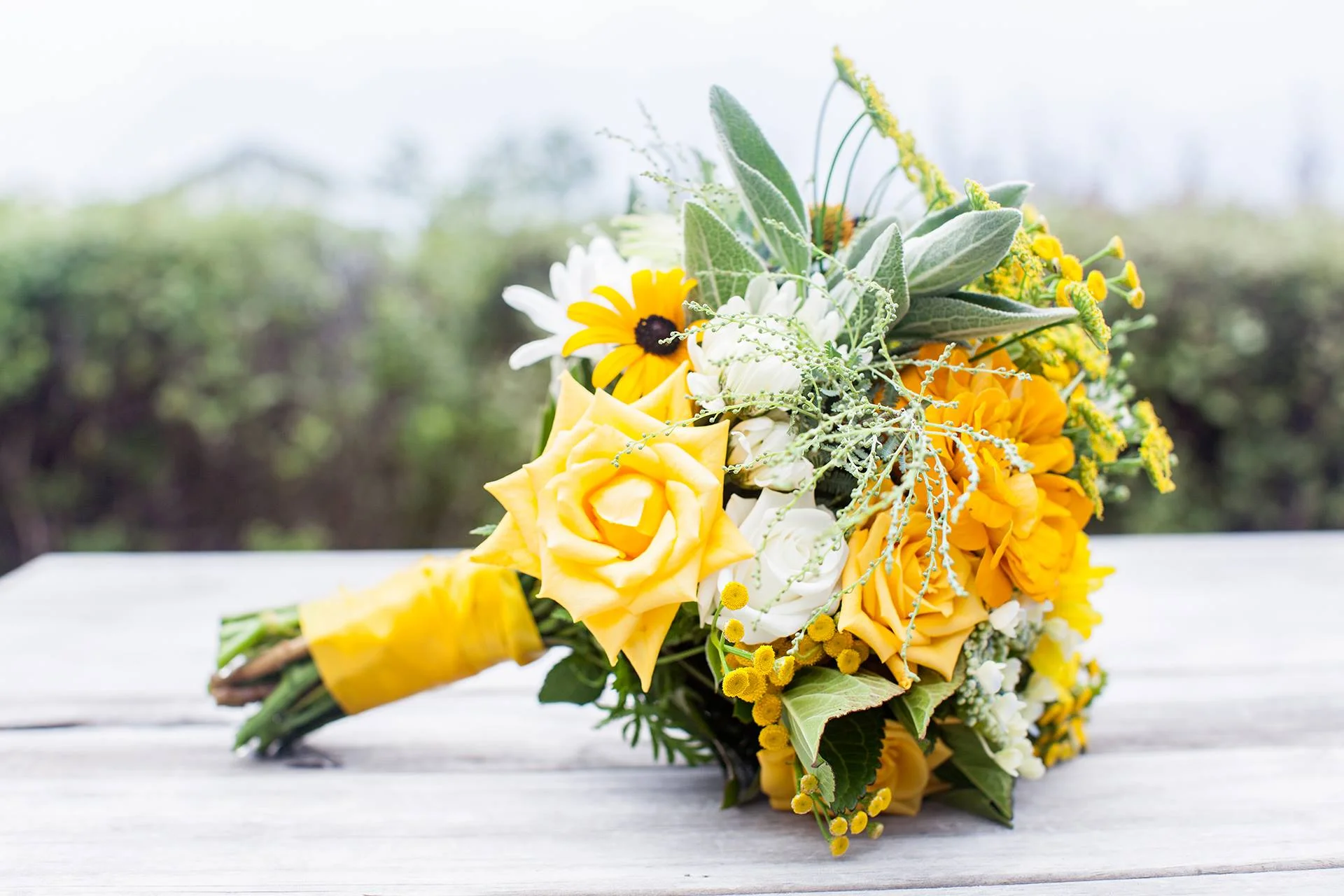 Yellow-white-wedding-flowers