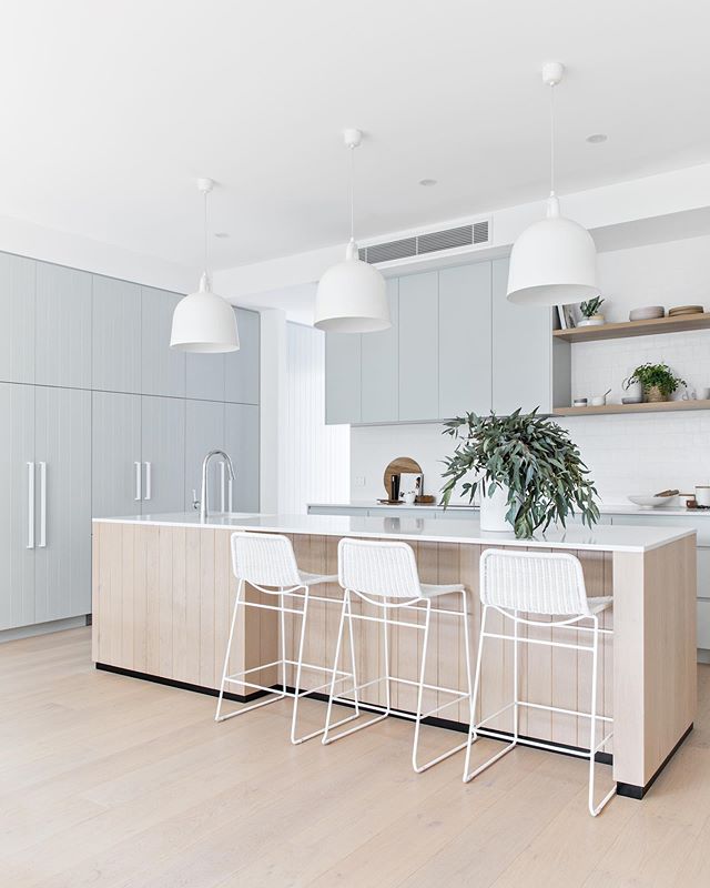 One of our latest projects was this duplex in Kirkwood St, Cronulla. Check out how the joins of the engineered boards on the bar back line up with the joins of the flooring.