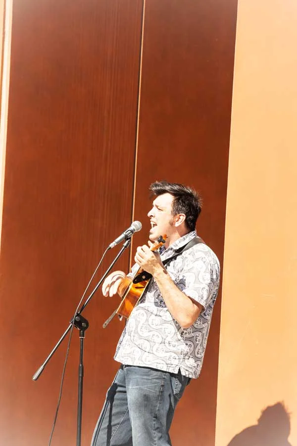 Tom the Pom entertaining shoppers with a variety of genres on his Ukulele