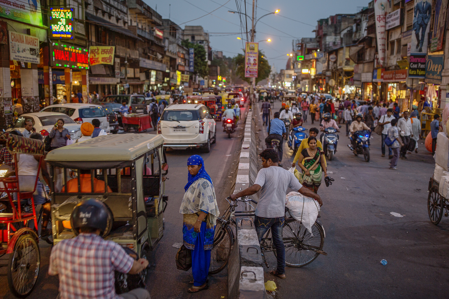  Bustling street, New Delhi/ India 