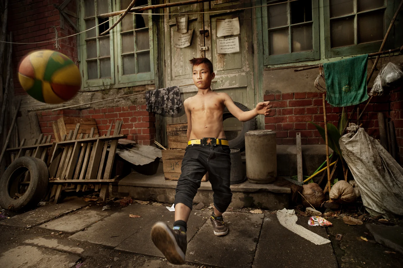 Street boy, Yangon / Burma