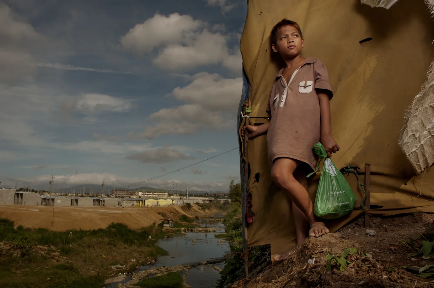 Street child in the slum of Quezon City, Manila / Philippine