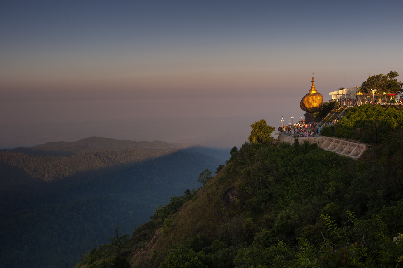  Kyaiktiyo Pagoda, Mon State/ Burma 