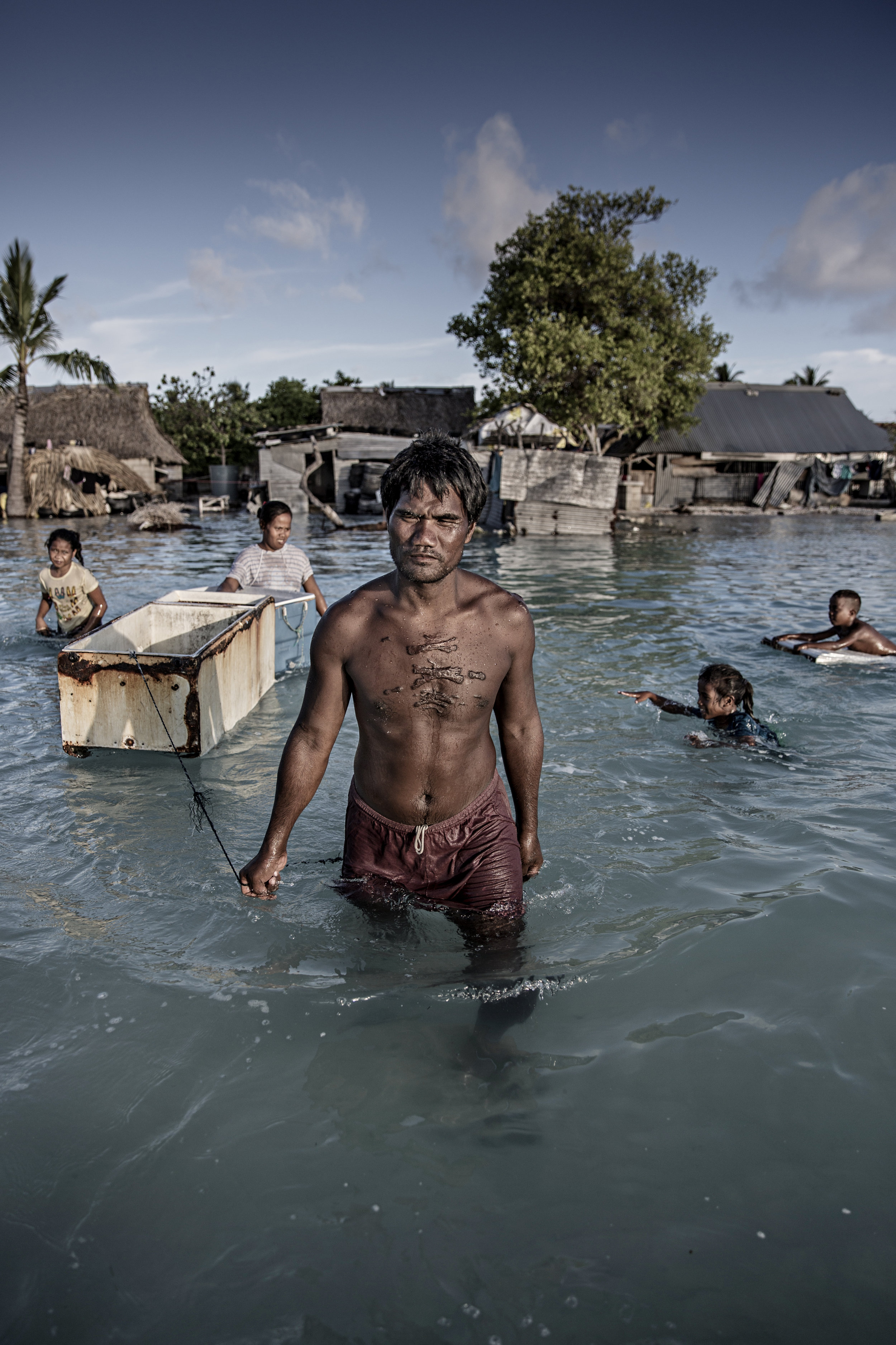  The sea floods the land / Kiribati - 2015 