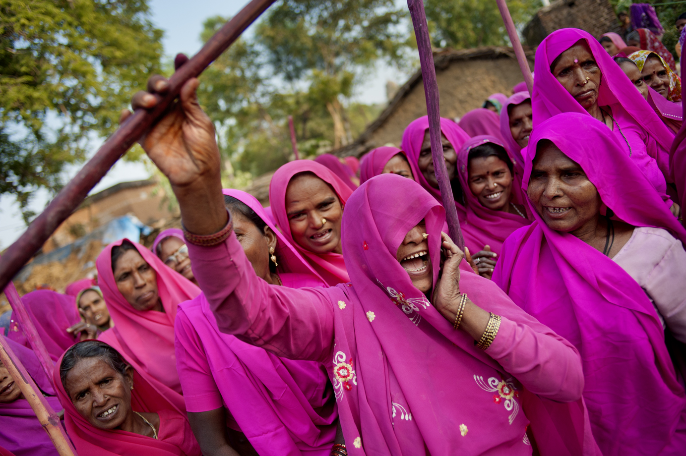  Gulabi gang, a response to widespread domestic abuse and other violence against women, Uttar Pradesh / India - 2011 