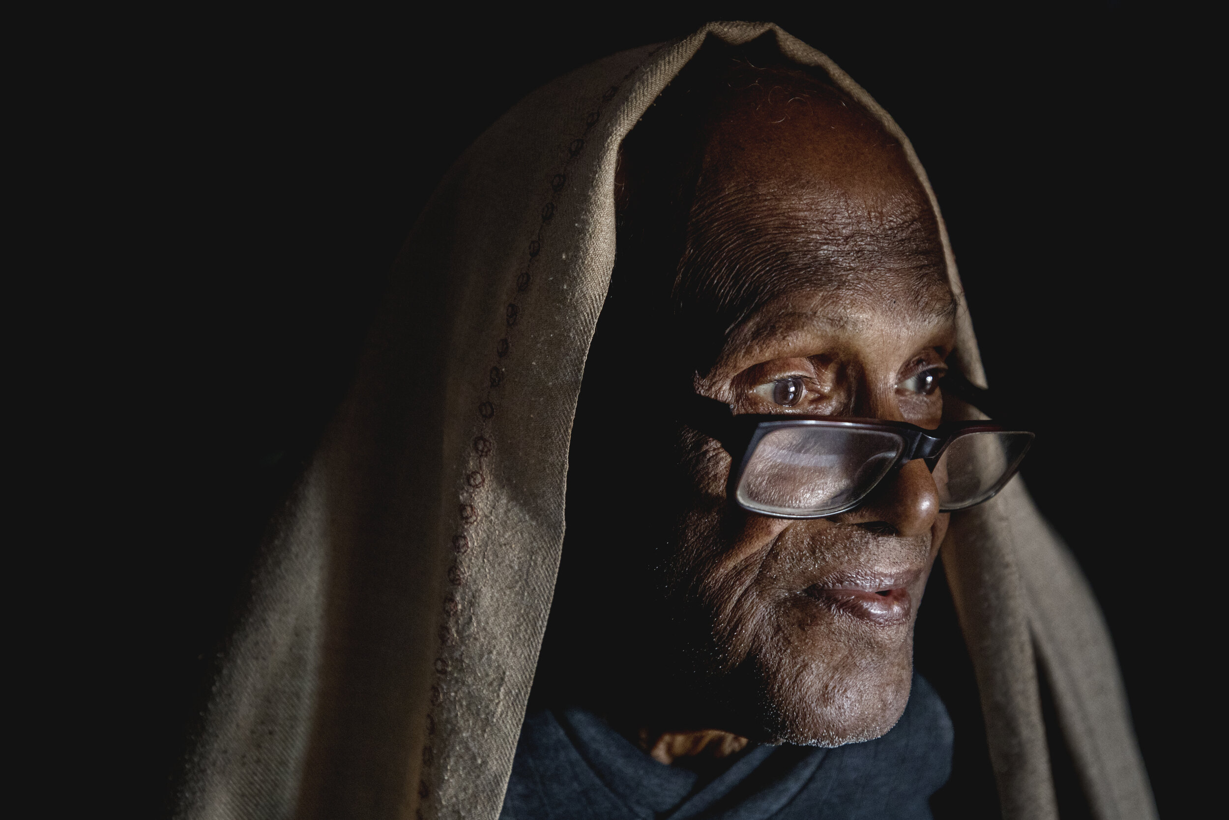  Ajit Kum Das, 84 years, is suffering from lung cancer like many other people in his neighborhood. A few hundred meters from his home is the dumping site of Belgharia located that lets out quantities of uncontrolled methane gases and is believed to b