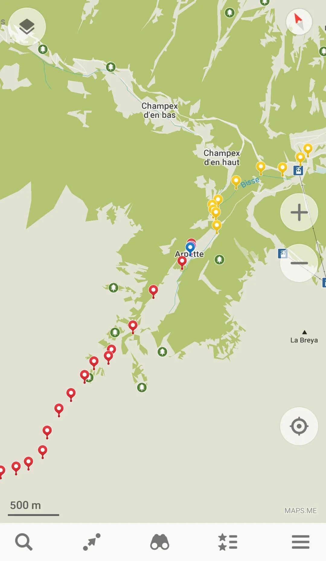 Alternating red/yellow trail markers to identify different days