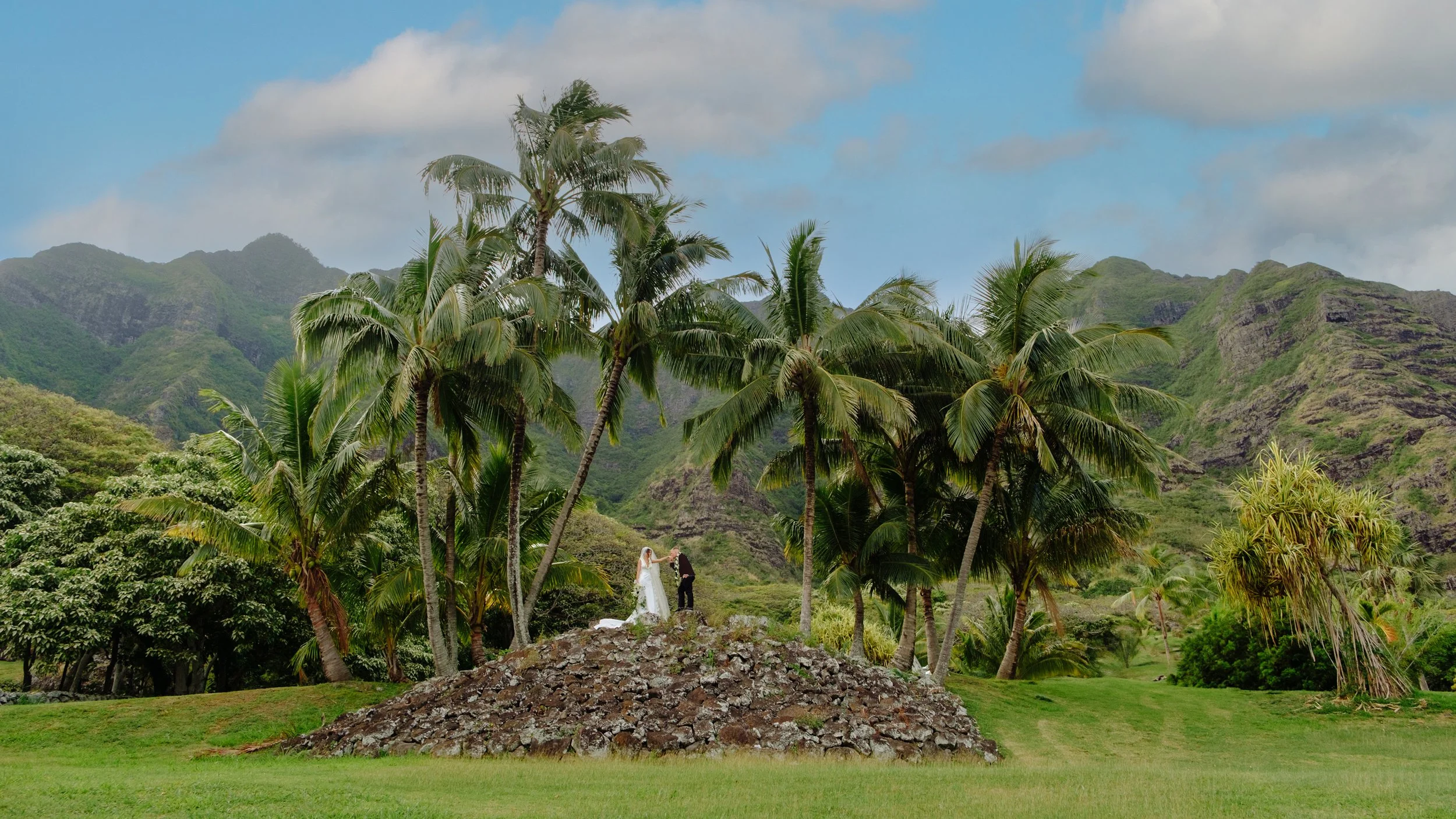 kualoa-paliku-gardens_black_jacket.jpg