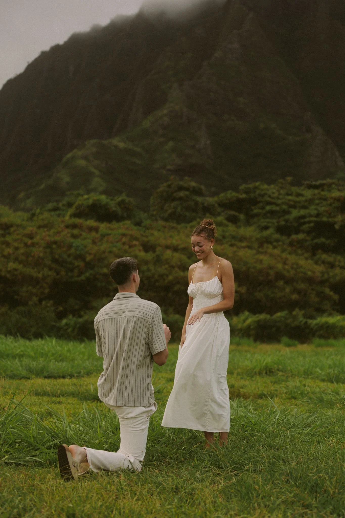 surprise-proposal-photographer-hawaii-kualoa-regional-park_2.jpg