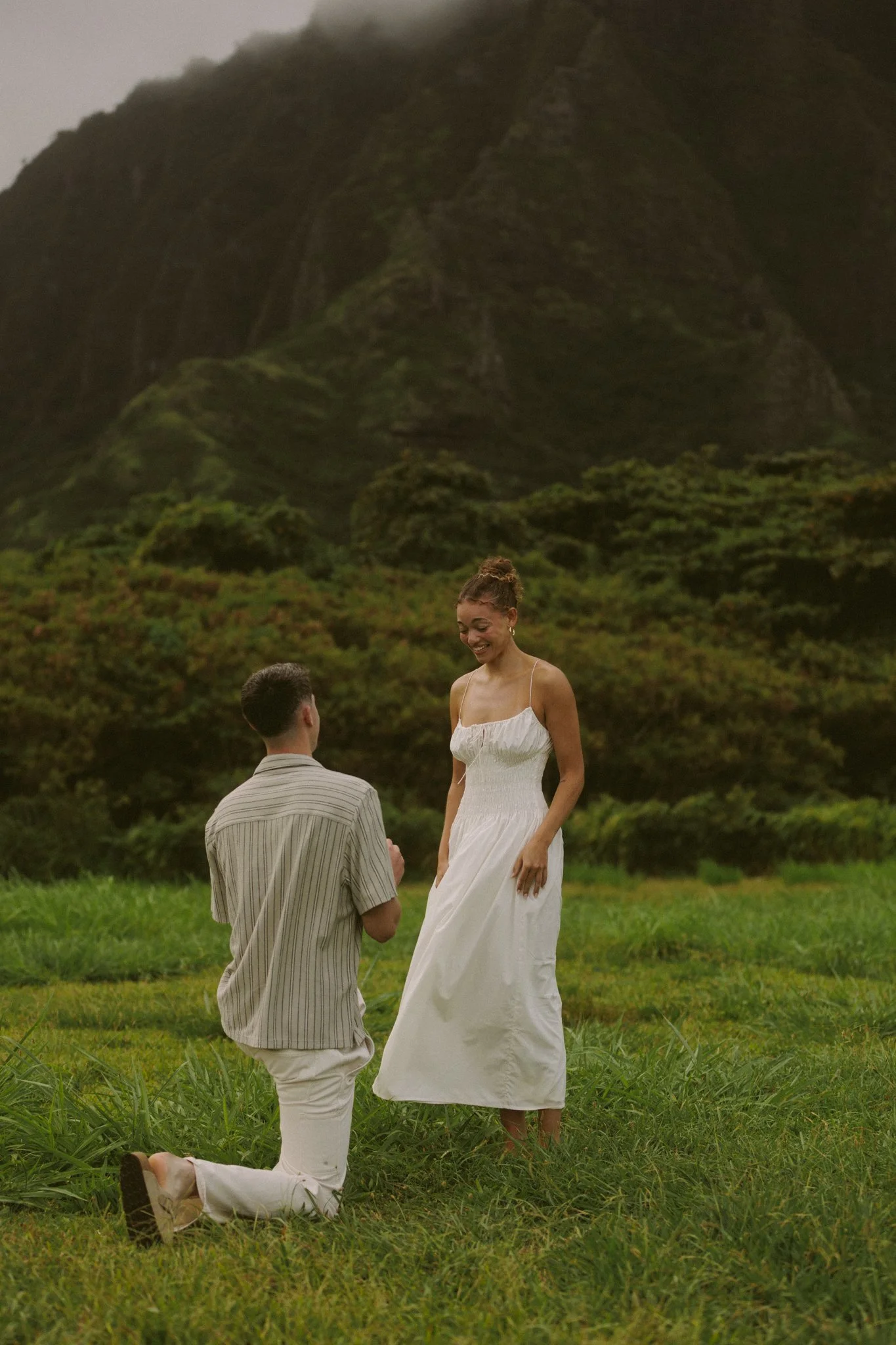 surprise-proposal-photographer-hawaii-kualoa-regional-park_1.jpg
