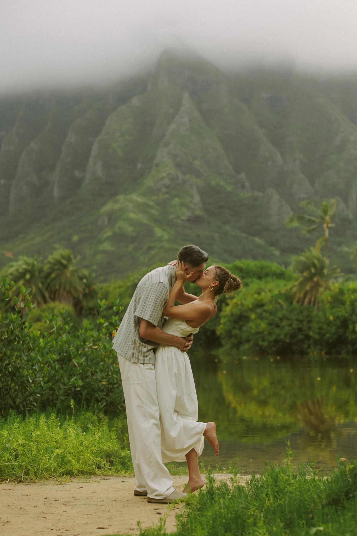 surprise-proposal-photographer-hawaii-kualoa-regional-park_17.jpg