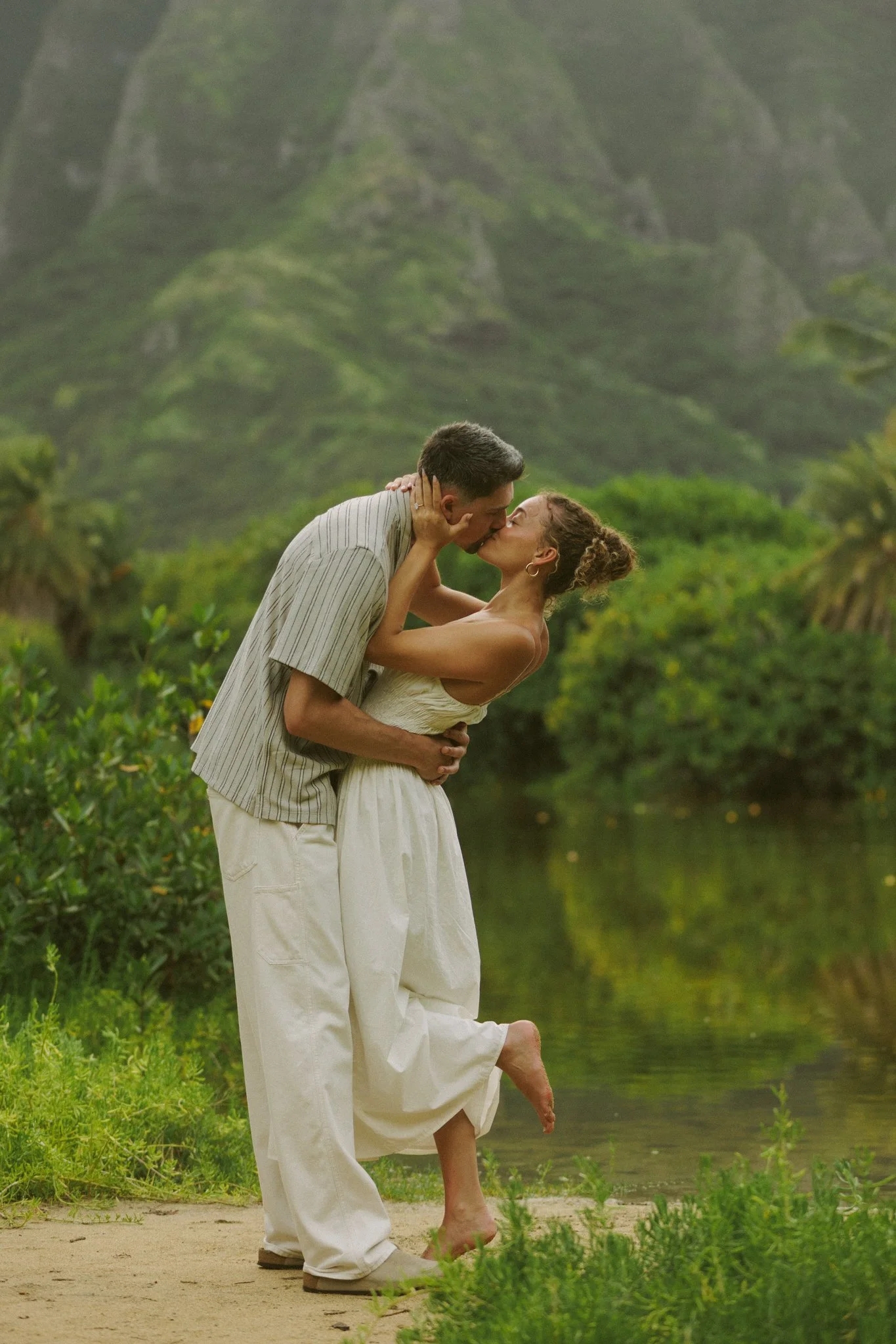 surprise-proposal-photographer-hawaii-kualoa-regional-park_18.jpg