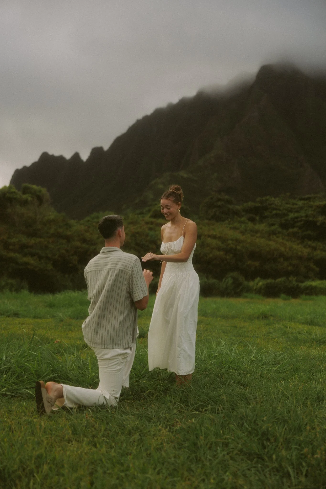 surprise-proposal-photographer-hawaii-kualoa-regional-park_29.jpg