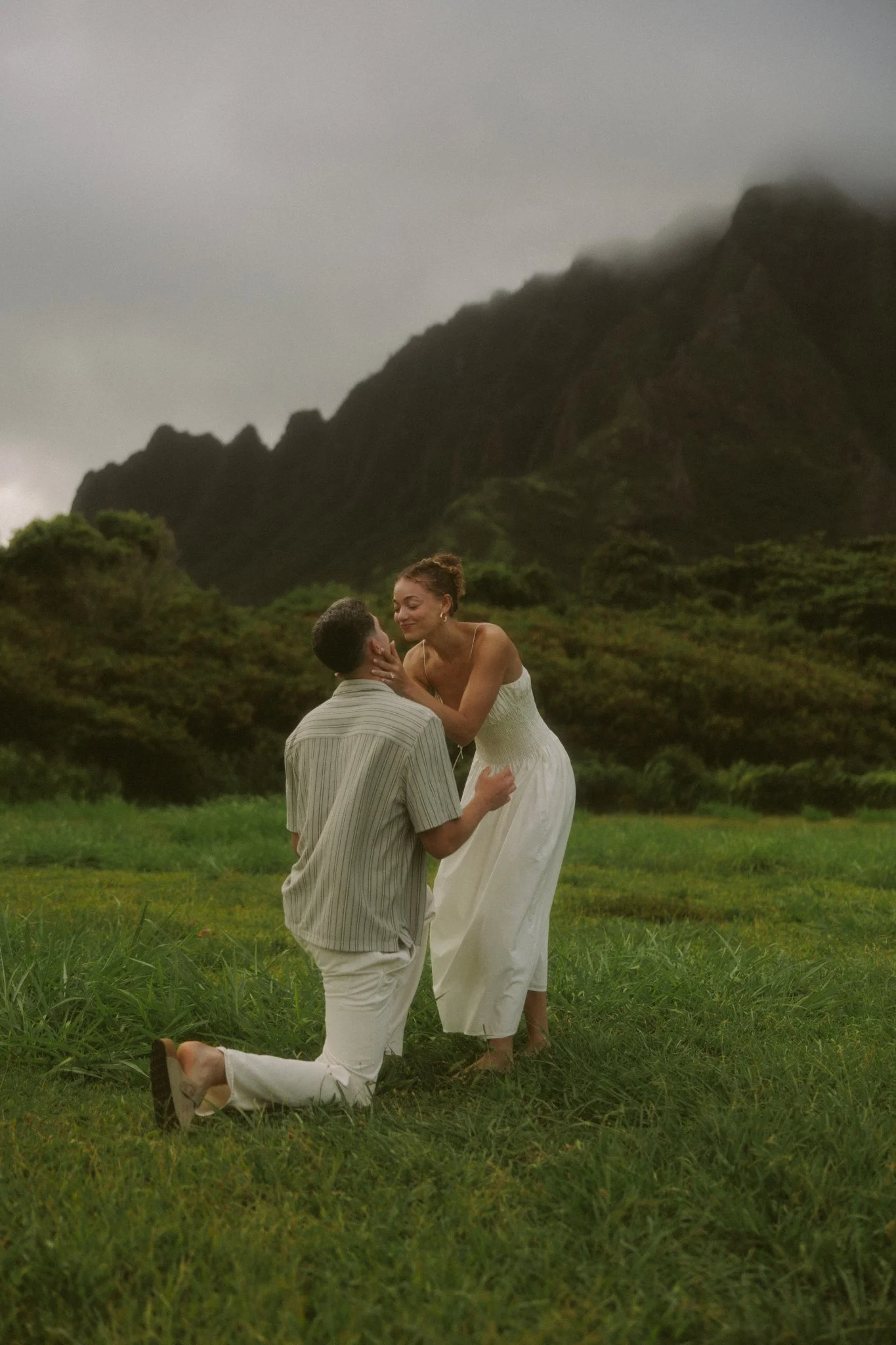 surprise-proposal-photographer-hawaii-kualoa-regional-park_30.jpg