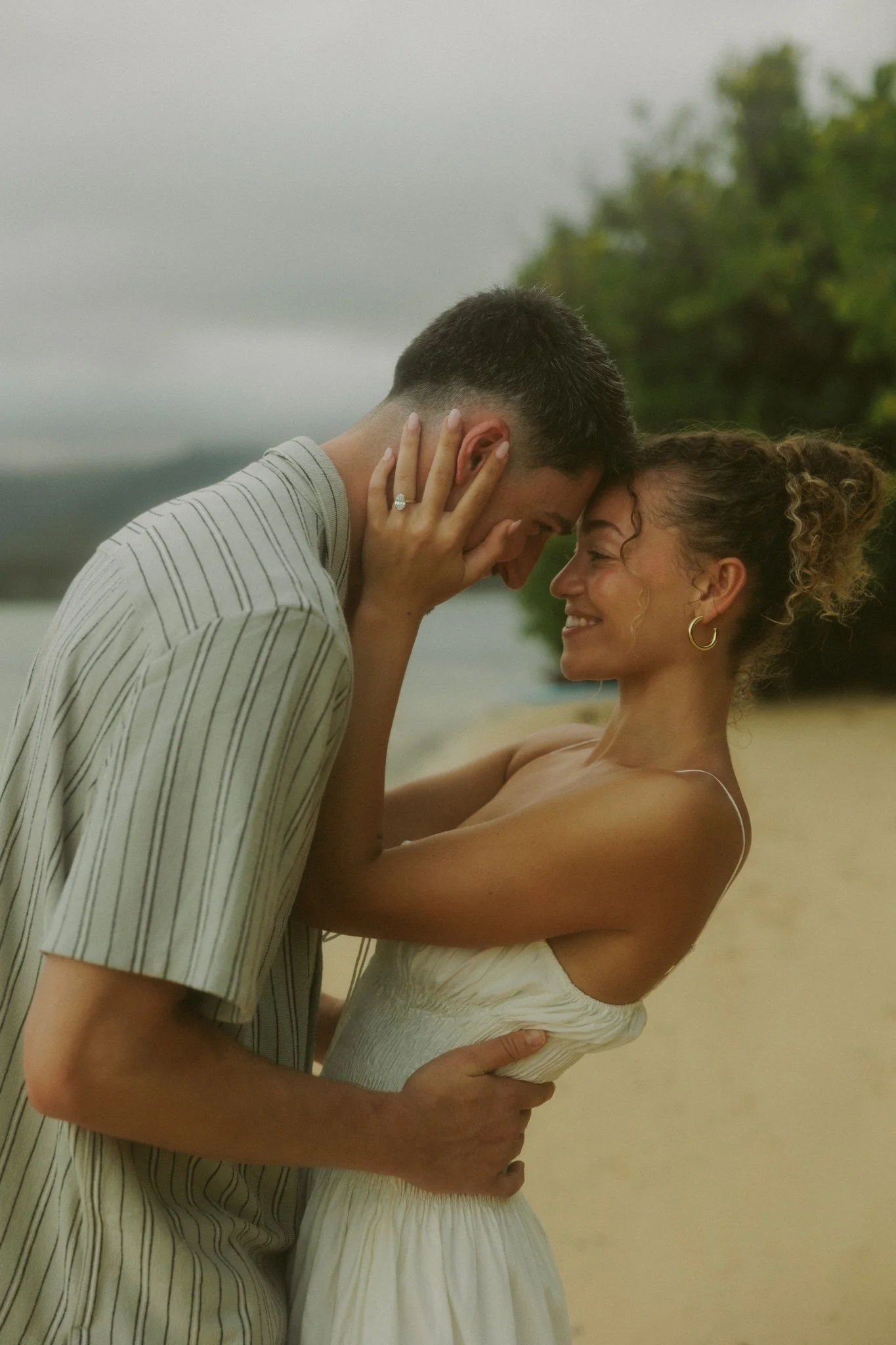 surprise-proposal-photographer-hawaii-kualoa-regional-park_47.jpg