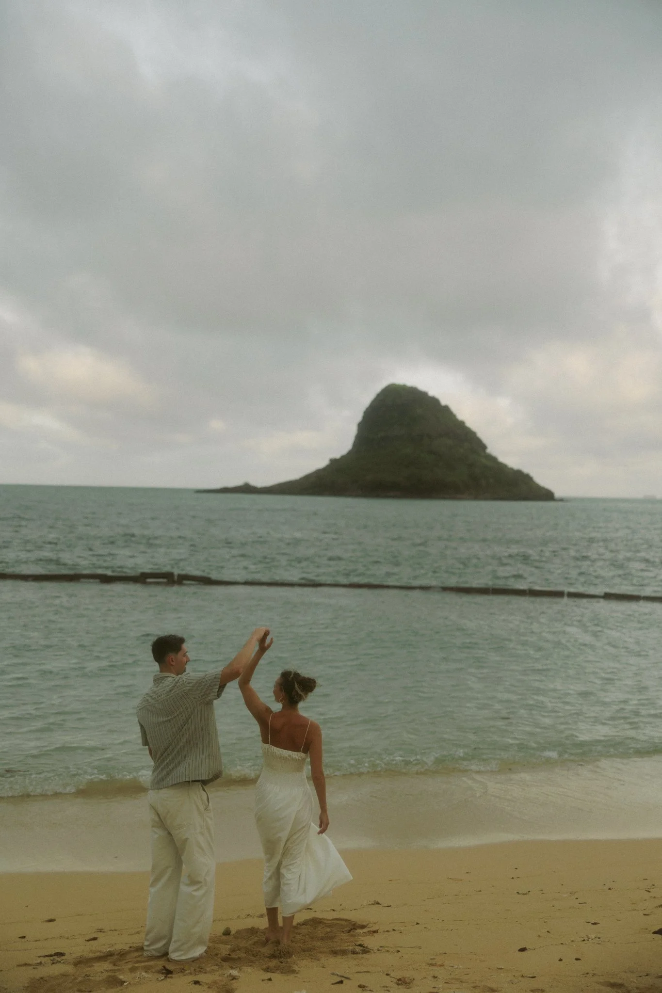 surprise-proposal-photographer-hawaii-kualoa-regional-park_50.jpg