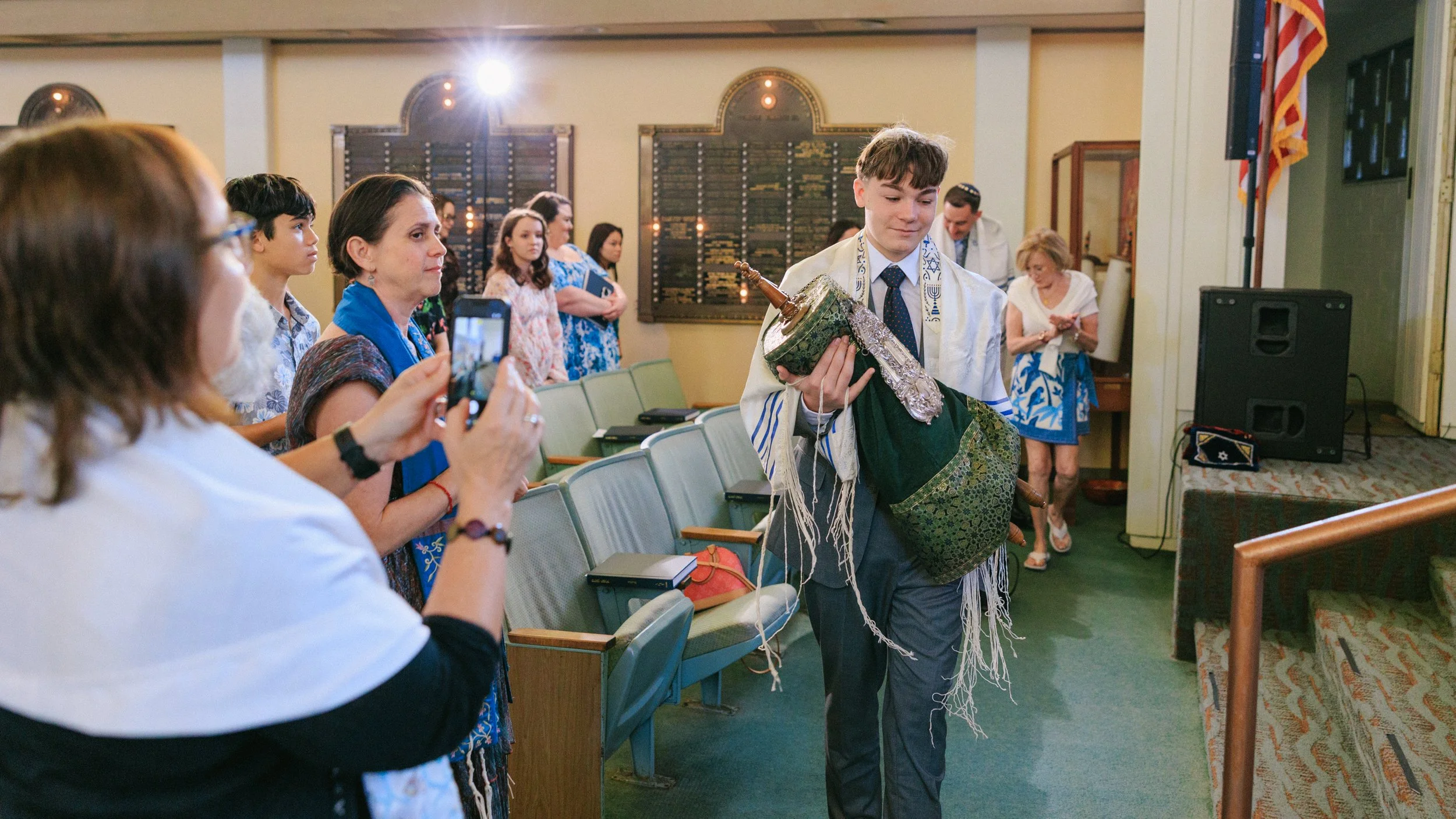 candid interaction between family members bar mitzvah Honolulu