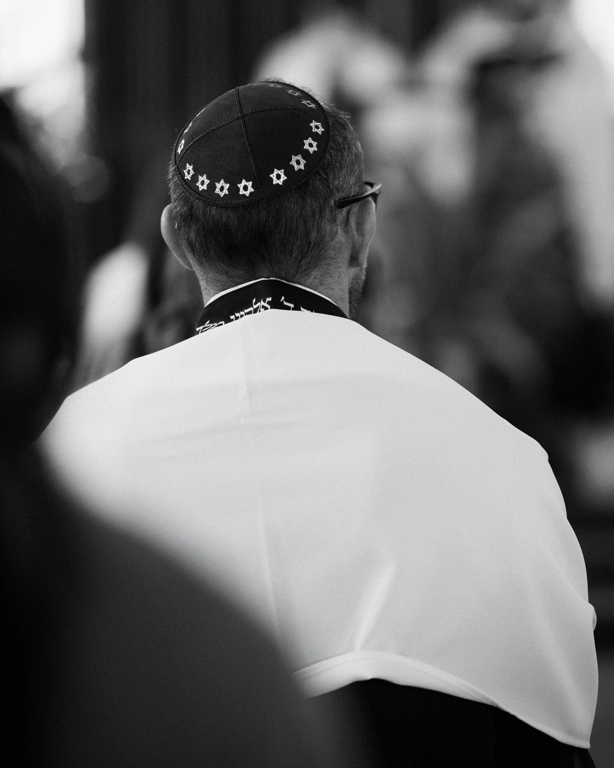 Candid family photo during ceremony Honolulu Hawaii