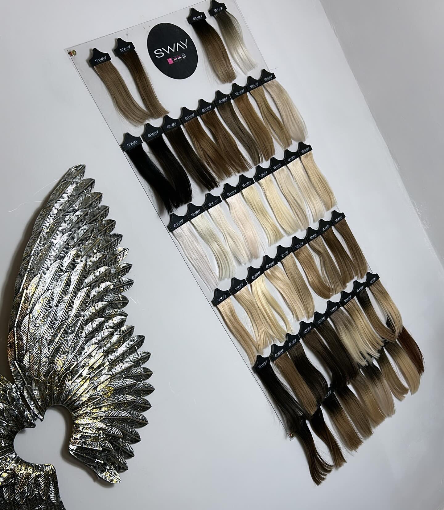 Choosing extensions shades &amp; colour matching just levelled up 🔥

The dreamiest rooted blends, balayages , mixed shades &amp; signature base colours . Not gonna lie you&rsquo;ll want them ALL 👀👀

book a consultation today 🩷

#hair#hairextensio