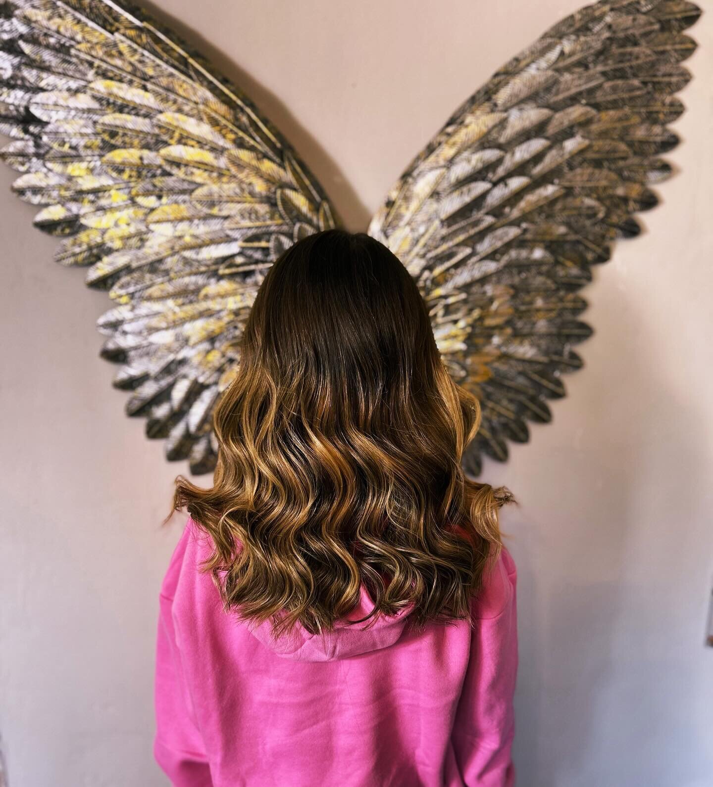 Party waves for the little Prinny 🥳🎉

@cloudninehair waves
@salonhaireveryday mirror mirror shine 

#hair#curl#waves#hairdresser #hairoftheday