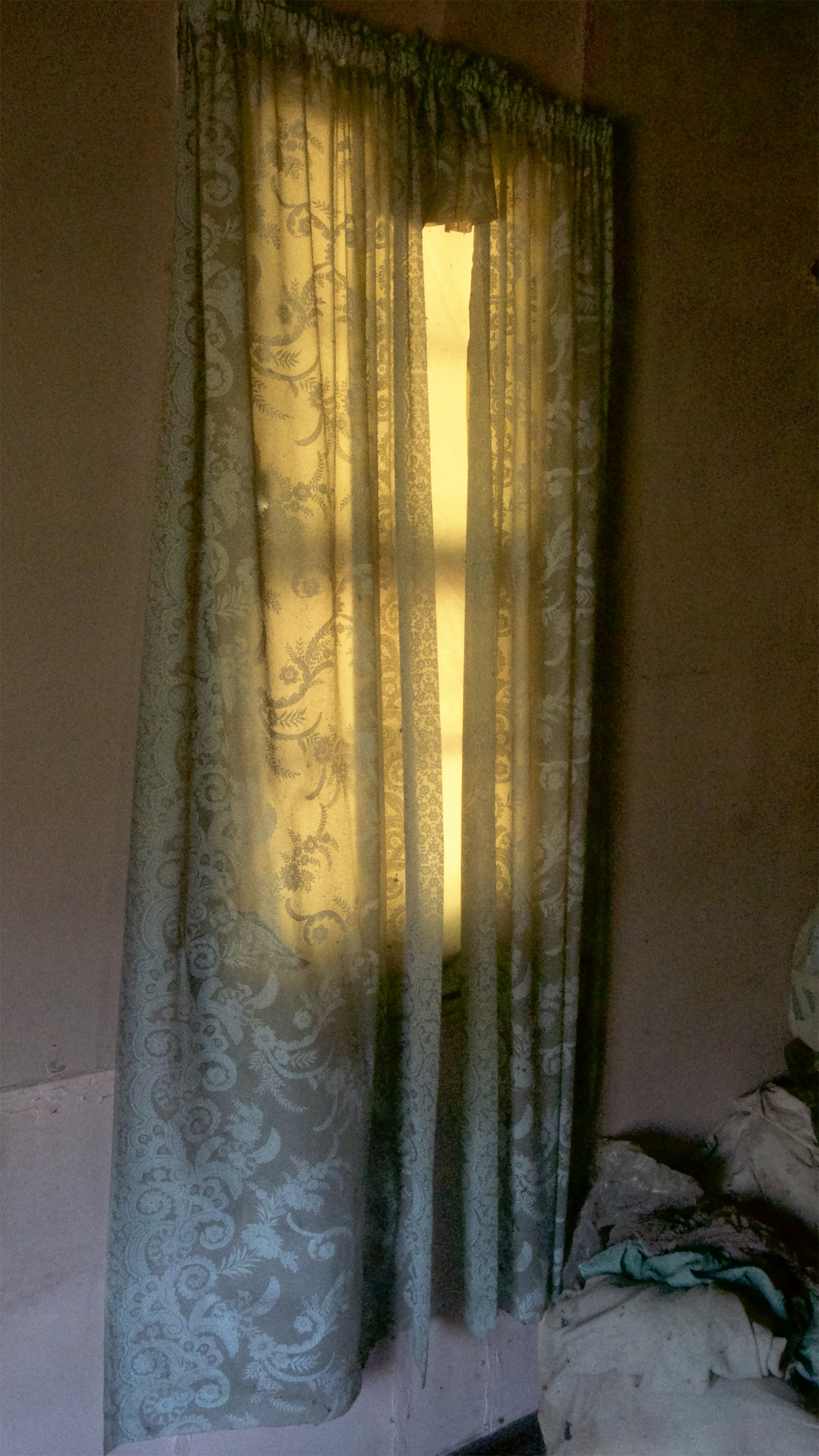 Carol-Lawrence-Back-Room-Curtains.jpg