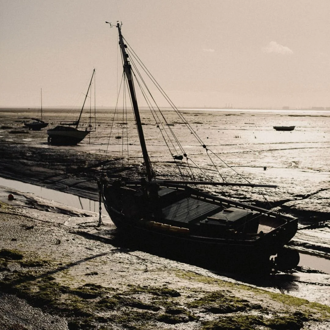 Do you want your business to be Leigh-on-Sea based? 
Looking for cheap high street presence?
Shop front advertising?
We can help!
We have a unique opportunity at our Leigh Road office space.
call 01702 667226 or email info@space282.co.uk
#leighon