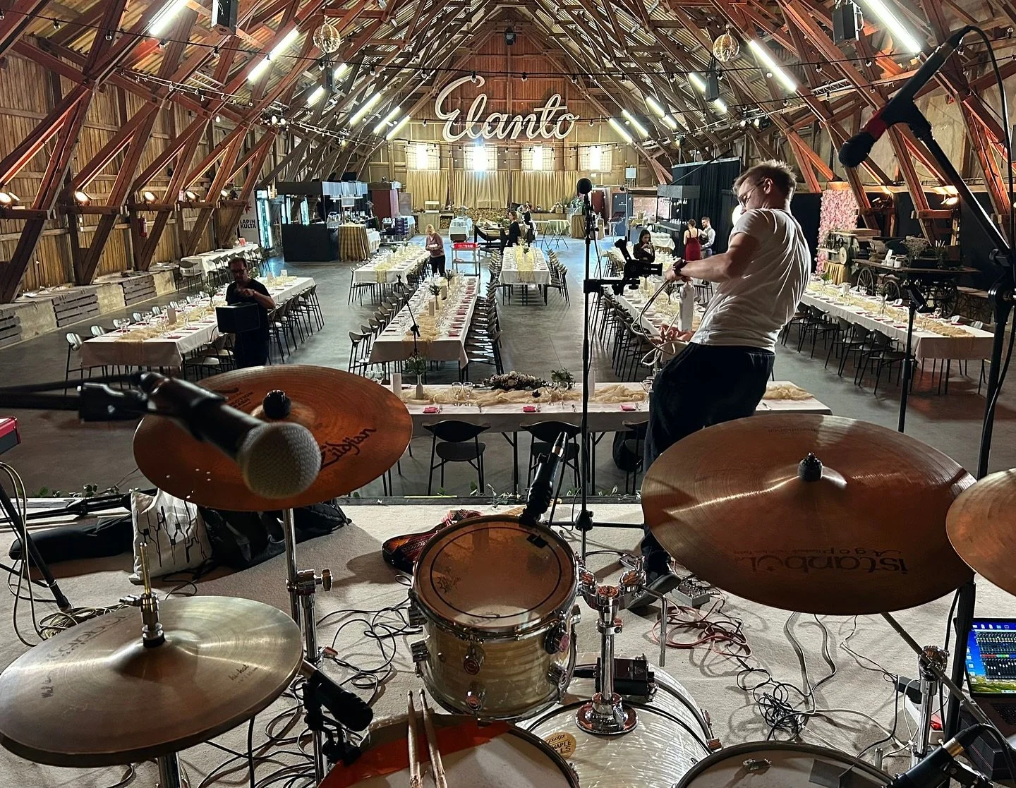 Ravintola Backaksen Puimala on loistava paikka hääjuhlille, kiitos taas! 🫶
---
@ravintolabackas #bilebändi #hääbändi #upeleven #vantaa