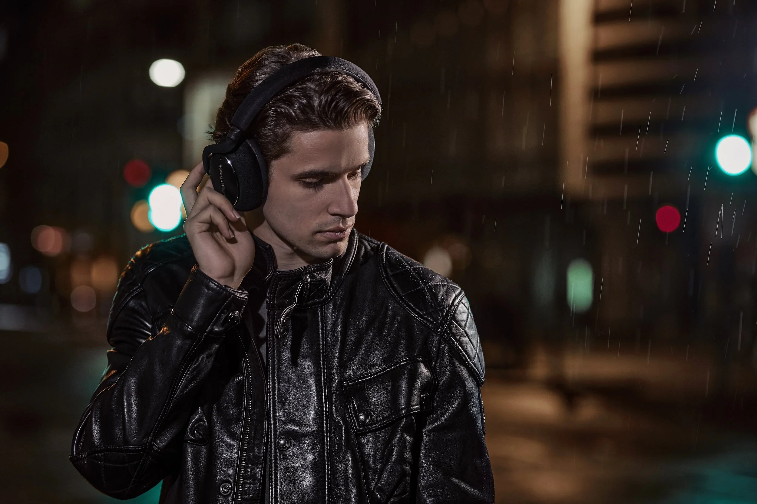 B&W headphones__U2I0919.jpeg