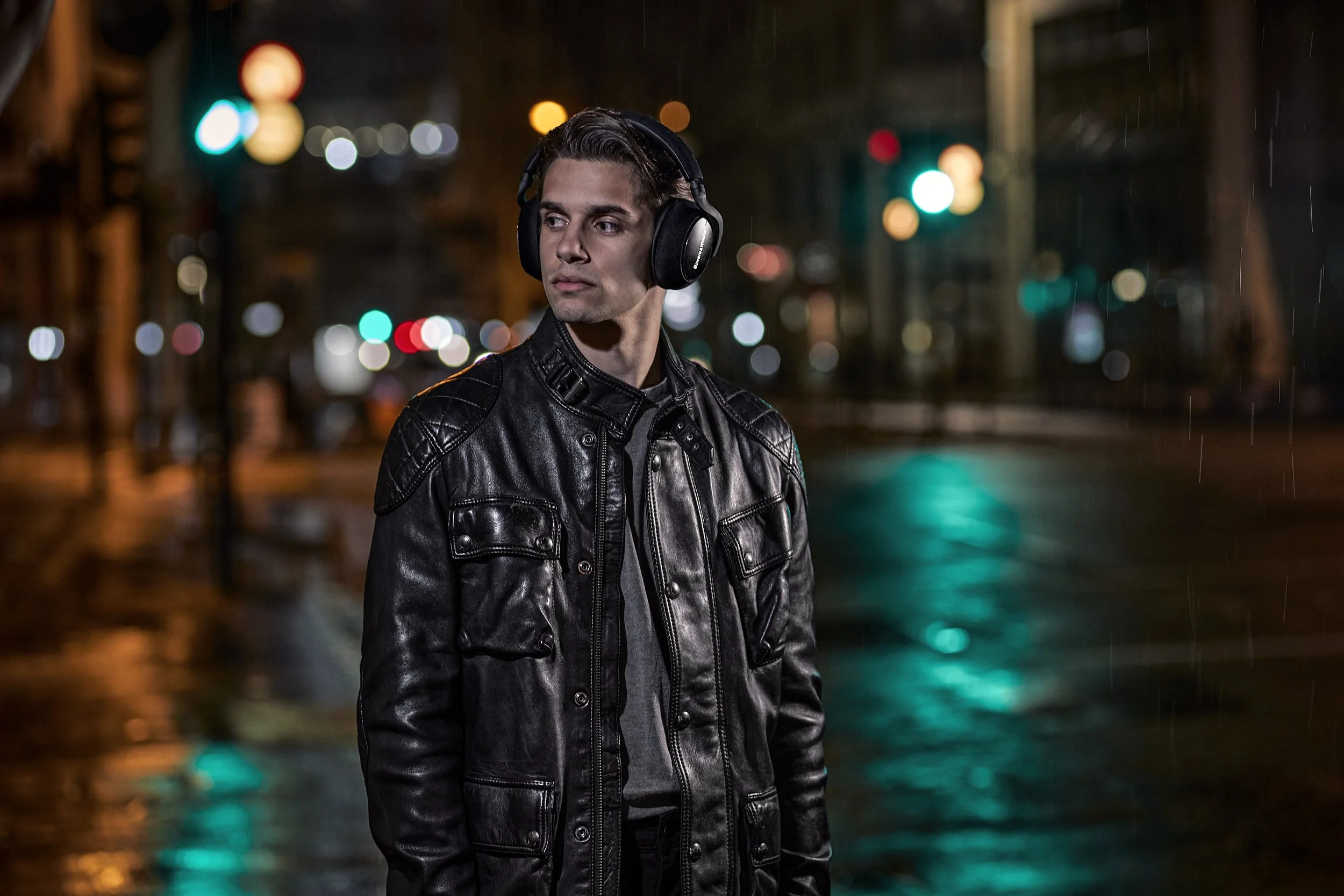 B&W headphones__U2I0946.jpeg