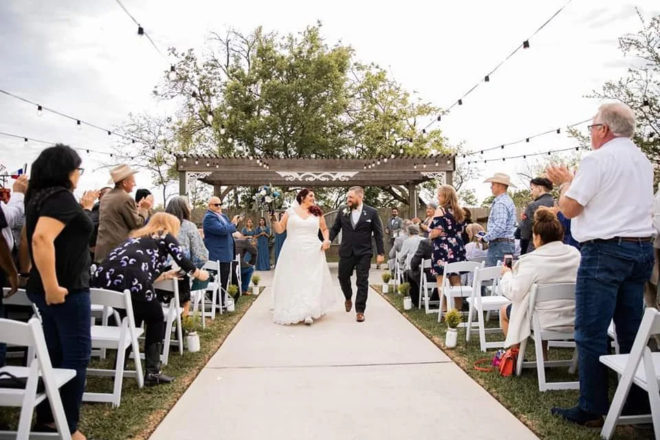 An excellent wedding guest experience starts with a smart location that offers a new experience without destination travel cost, stress and delays. County Line Event center is just 30 minutes from Hoston Texas.