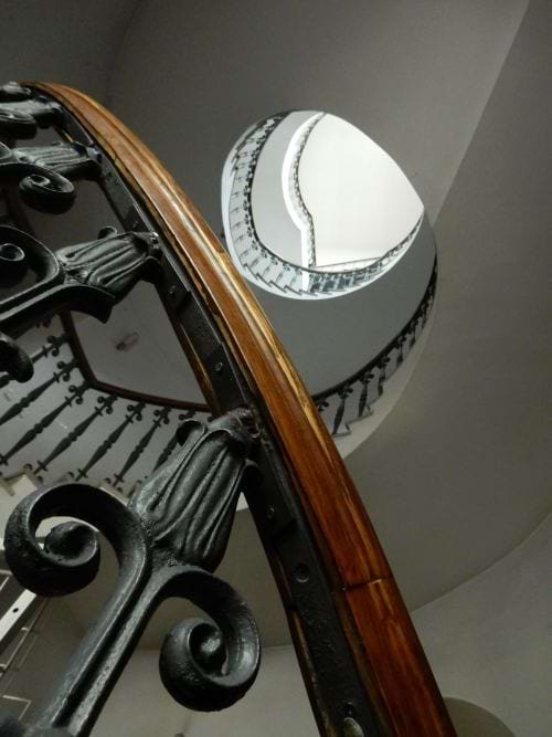 period-property-search-consultants-buying-agents-hampshire-surrey-kent-berkshire-period-property-features-staircase.jpg