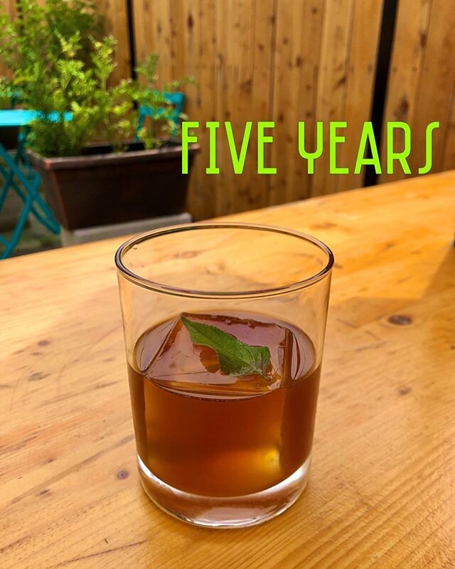 ❗️🚨Summer Cocktail Preview🚨❗️ coming soon to a seasonal cocktail menu near you...Five Years: charred pineapple infused rye whiskey, root beer bitters, demerara, pineapple sage 🍃 Come try one tonight on our patio 😋 #pineapple #rye #patio