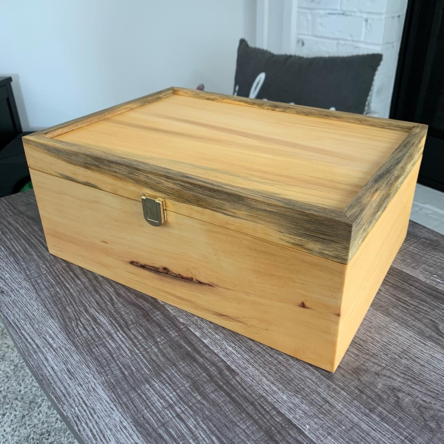 From a derecho downed pine tree to a memory/keepsake box for a family member dealing with loss. A heavy project to fulfill.
.
.
.
.
.

#woodworking #woodshop #woodcraft #workshop #woodworker #woodwork #reclaimedwood #reclaimed #handmade #handcrafted 